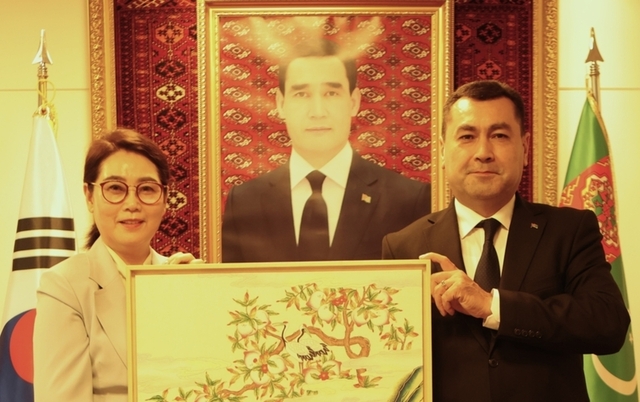 K-민화, 외교의 다리를 놓다...K-민화의 국제적 도약 문화 외교의 새로운 선봉