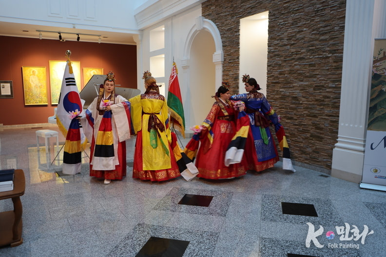 벨라루스 민속 무용단이 개막식 축하공연을 선보이고 있다.