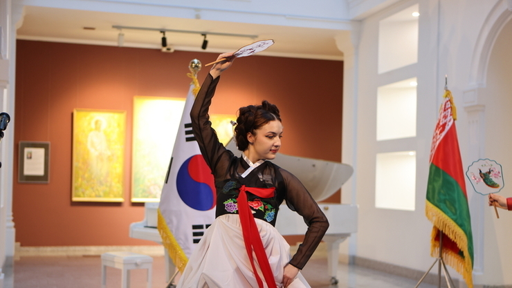 K-민화의 붓끝에서 피어난 평화 “벨라루스에서 다시 확인한 한국 전통 美의 힘”