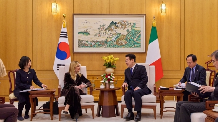 한·이탈리아 정상회담장에 걸린 K-민화 ‘해학반도도’